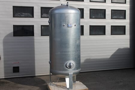 TRYKKTANK VERTIKAL  10000 LITER STÅENDE DN100 INN/ UT